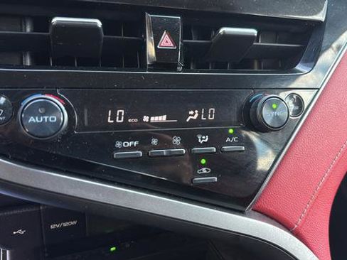 Used 2022 Toyota Camry XSE image 19