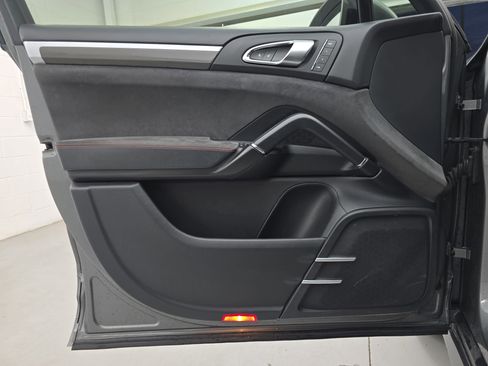 Used 2016 Porsche Cayenne GTS image 27