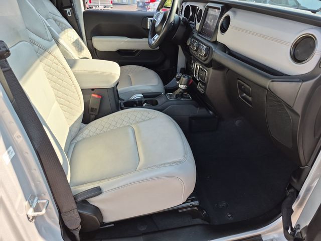Used 2022 Jeep Wrangler Unlimited Sahara AWD/4WD image 33