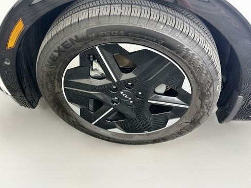 Used 2025 Kia EV6 Wind RWD image 11