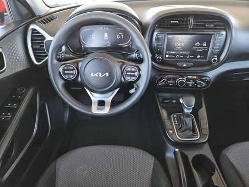 Used 2023 Kia Soul LX w/ LX Technology Package image 9