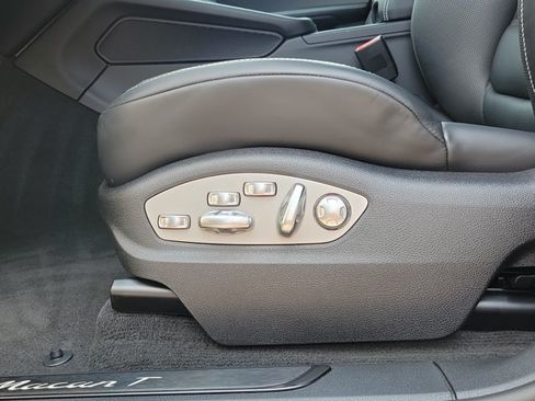 Certified 2026 Porsche Macan Turbo AWD/4WD image 24