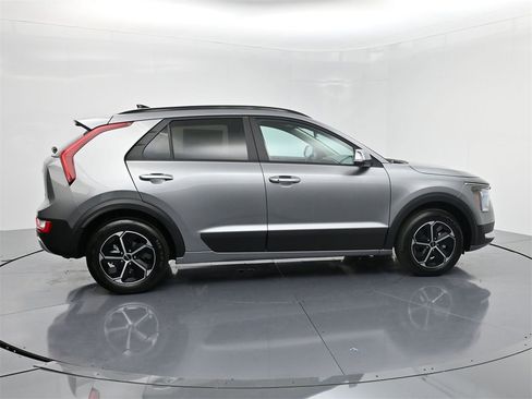 New 2025 Kia Niro EX image 8