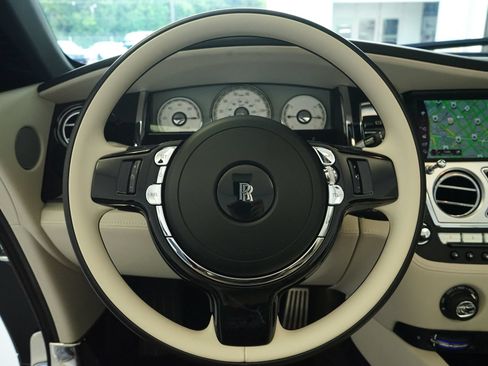 Used 2018 Rolls-Royce Dawn RWD image 13