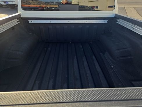 Used 2025 Nissan Frontier SV w/ SV Convenience Package image 27