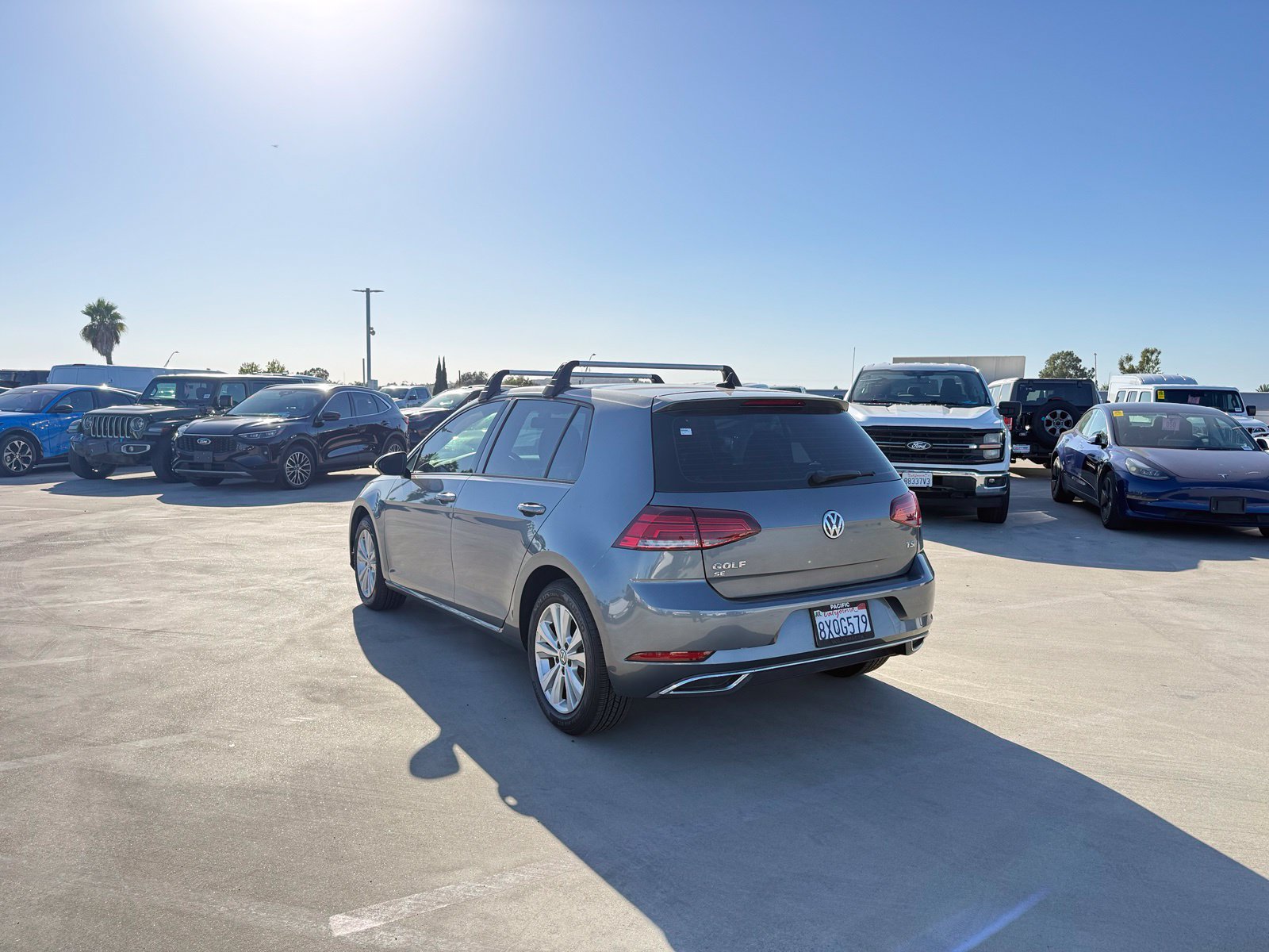 Used 2018 Volkswagen Golf SE FWD image 2