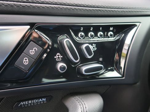 Used 2016 Jaguar F-TYPE S image 37