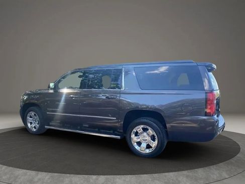Used 2017 Chevrolet Suburban LT w/ LT Signature Package image 6