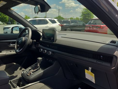 Used 2024 Honda CR-V Sport image 19