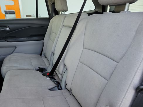 Used 2021 Honda Pilot EX image 16