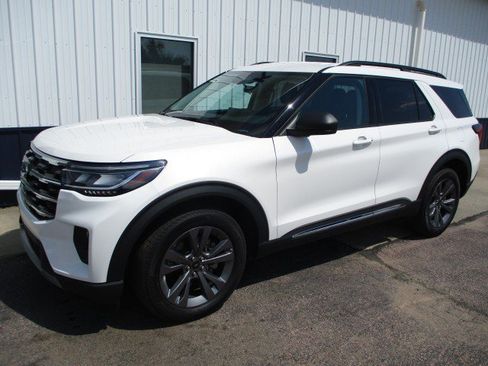 Used 2025 Ford Explorer Active w/ Active Comfort Package AWD/4WD image 2