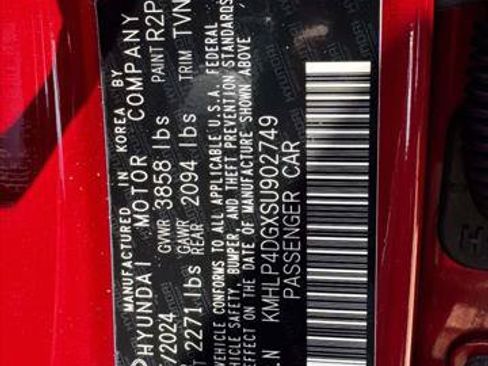 Certified 2025 Hyundai Elantra Limited FWD image 16