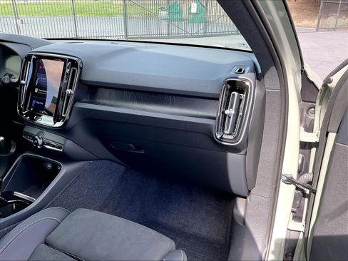 Used 2023 Volvo XC40 Recharge Plus w/ Protection Package Premier image 19