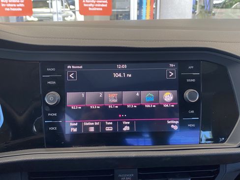 Used 2019 Volkswagen Jetta SEL FWD image 3