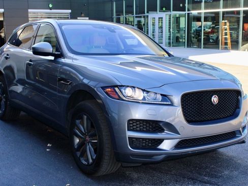Used 2020 Jaguar F-PACE Premium image 4
