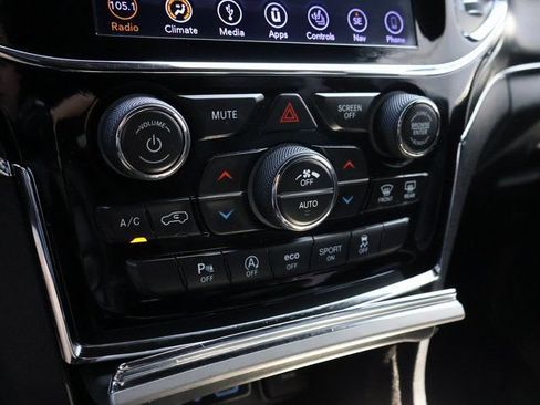 Used 2019 Jeep Grand Cherokee Limited AWD/4WD image 29