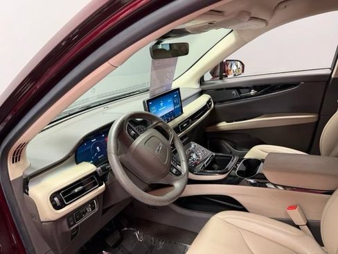 Used 2023 Lincoln Nautilus FWD w/ Premium Package image 17