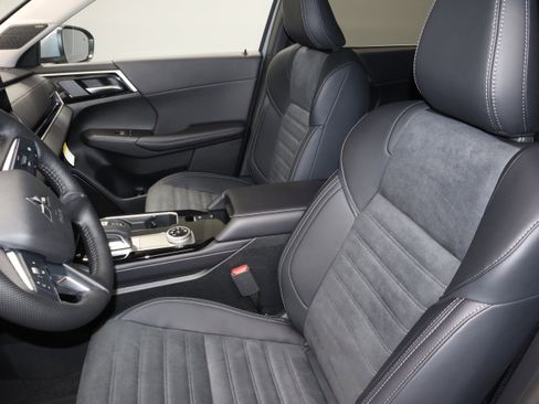 New 2026 Mitsubishi Outlander SE image 19