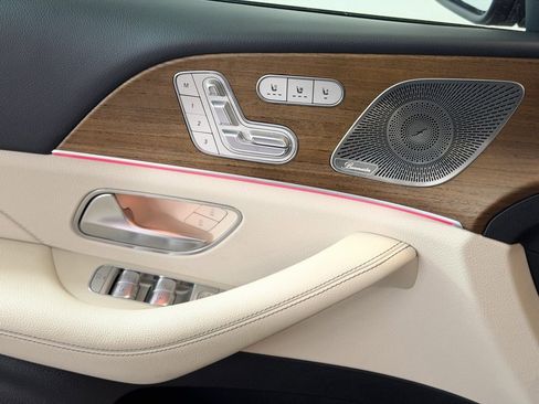 Used 2022 Mercedes-Benz GLS 450 4MATIC image 20