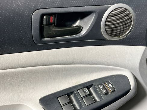 Used 2015 Toyota Tacoma PreRunner w/ SR5 Package image 16