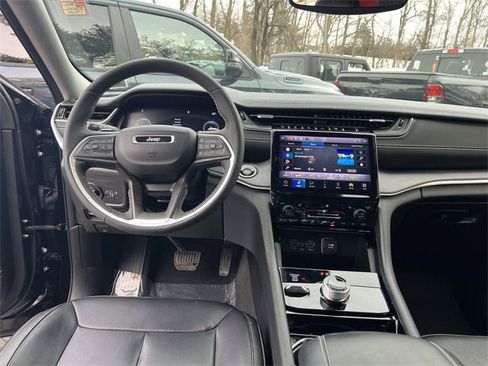 Certified 2023 Jeep Grand Cherokee Limited w/ Black Appearance Package image 14