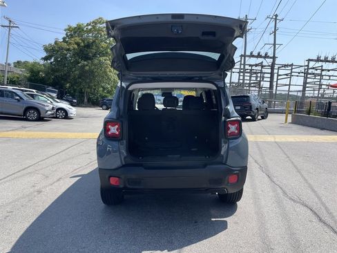 Used 2017 Jeep Renegade Altitude AWD/4WD image 13