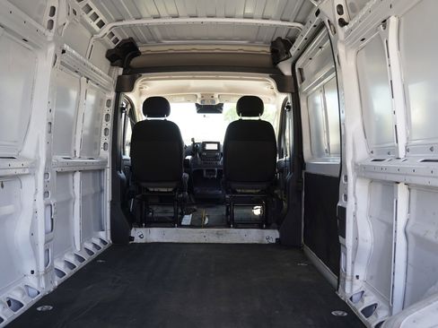 Used 2025 RAM ProMaster 2500 w/ Convenience Group FWD image 9