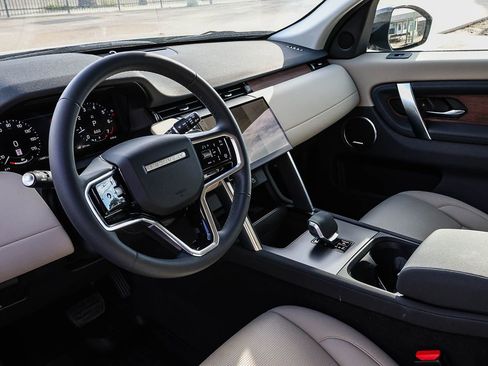 Used 2024 Land Rover Discovery Sport S image 29