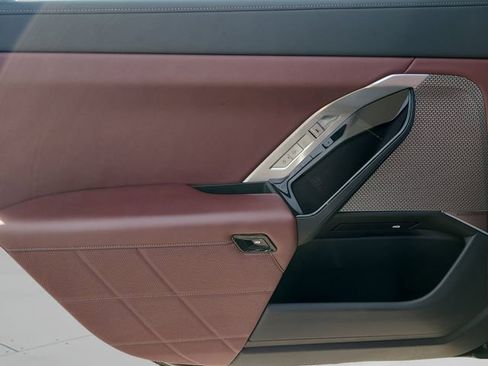 Used 2023 BMW 760i xDrive image 16