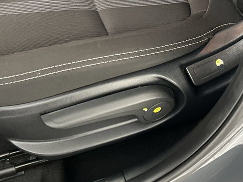 Used 2025 Hyundai Venue SEL FWD image 21