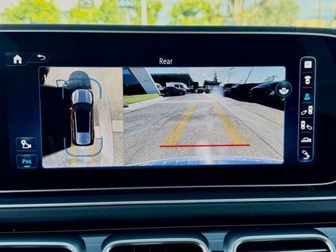 Used 2024 Mercedes-Benz GLS 450 4MATIC image 40