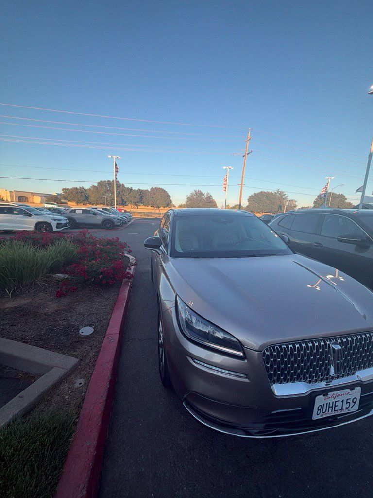 Used 2021 Lincoln Corsair FWD w/ Premium Package image 3