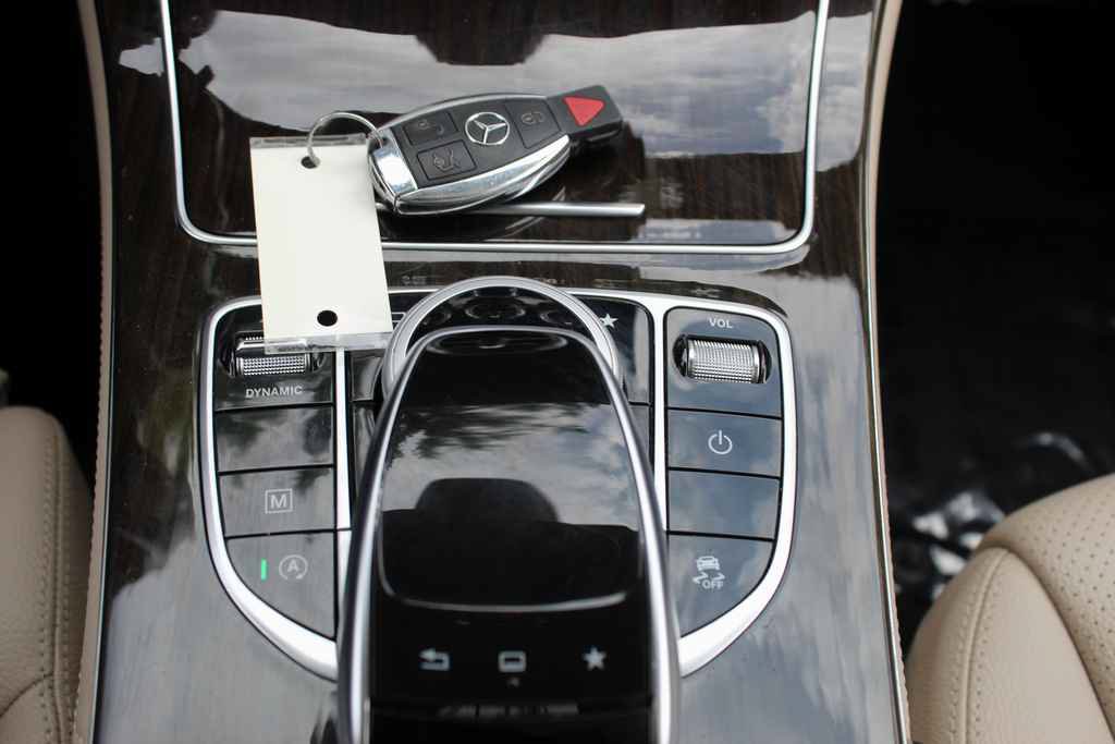 Used 2016 Mercedes-Benz GLC 300 4MATIC image 24