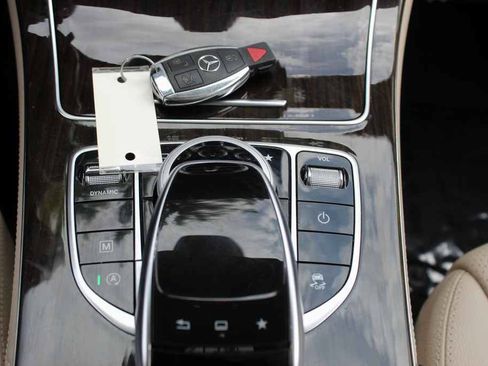 Used 2016 Mercedes-Benz GLC 300 4MATIC image 24