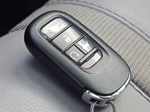 Used 2025 Honda Pilot Touring image 38