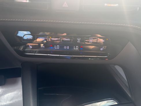 Used 2023 Buick Envision Essence FWD image 18