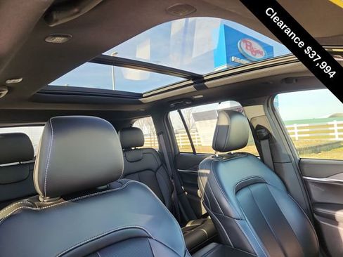 Used 2025 Jeep Grand Cherokee Limited w/ Luxury Tech Group II AWD/4WD image 23