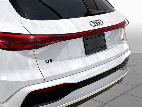Used 2025 Audi Q5 Premium AWD/4WD image 29