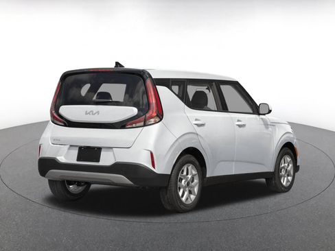 Used 2025 Kia Soul LX w/ LX Technology Package FWD image 2