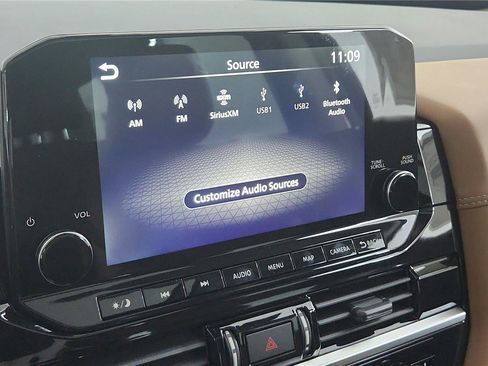Used 2024 Nissan Pathfinder Platinum w/ Lighting Package (N92) AWD/4WD image 32