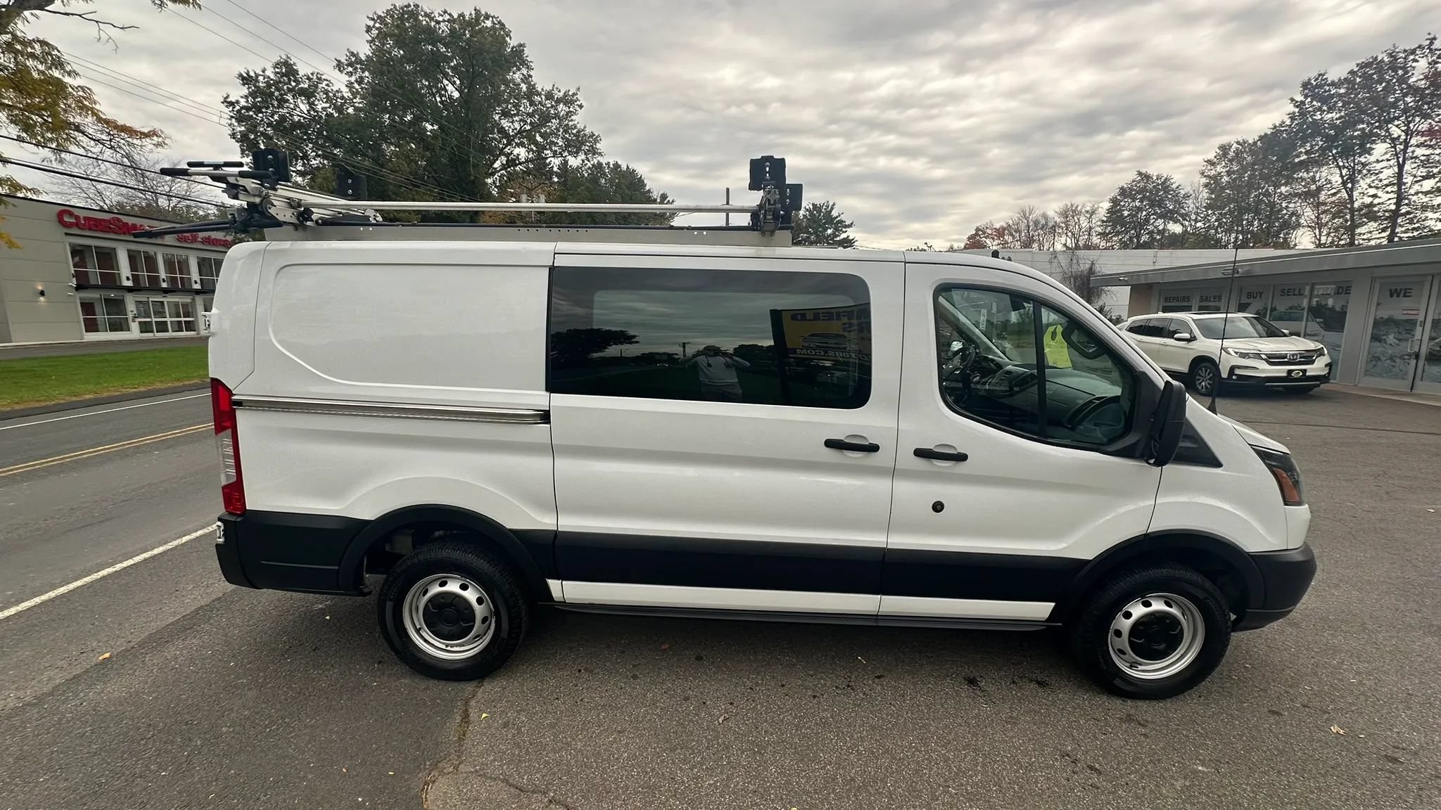 Used 2019 Ford Transit 250 130 Low Roof RWD image 4