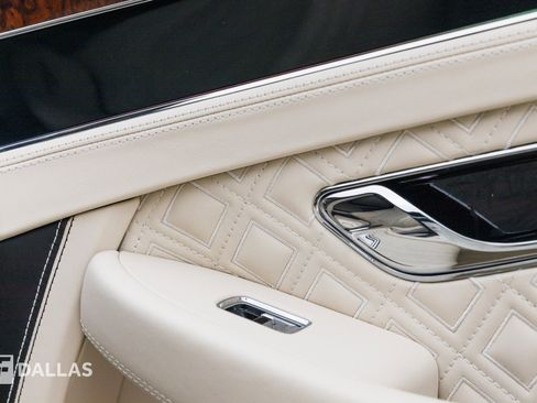 Used 2022 Bentley Continental GT image 33
