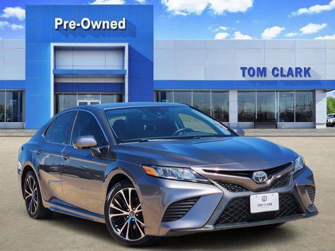 Used 2019 Toyota Camry SE w/ Convenience Package FWD image 1