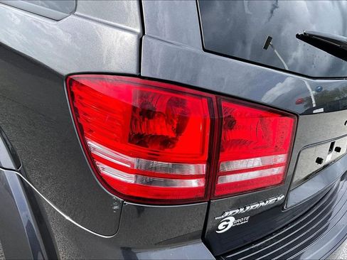 Used 2019 Dodge Journey SE FWD image 32