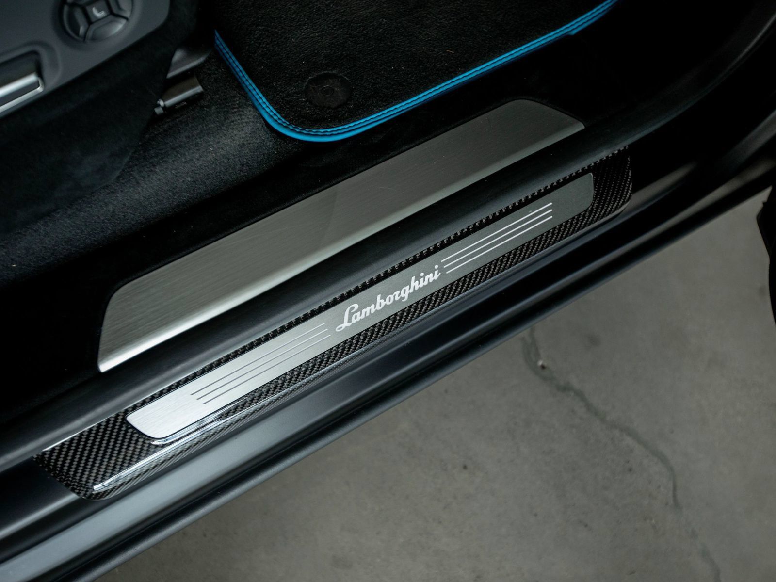 Used 2023 Lamborghini Urus Performante AWD/4WD image 17