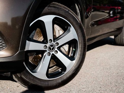 Used 2018 Mercedes-Benz GLC 350e 4MATIC image 5