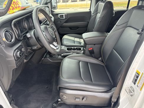 Used 2024 Jeep Wrangler Unlimited Sahara w/ Safety Group AWD/4WD image 5