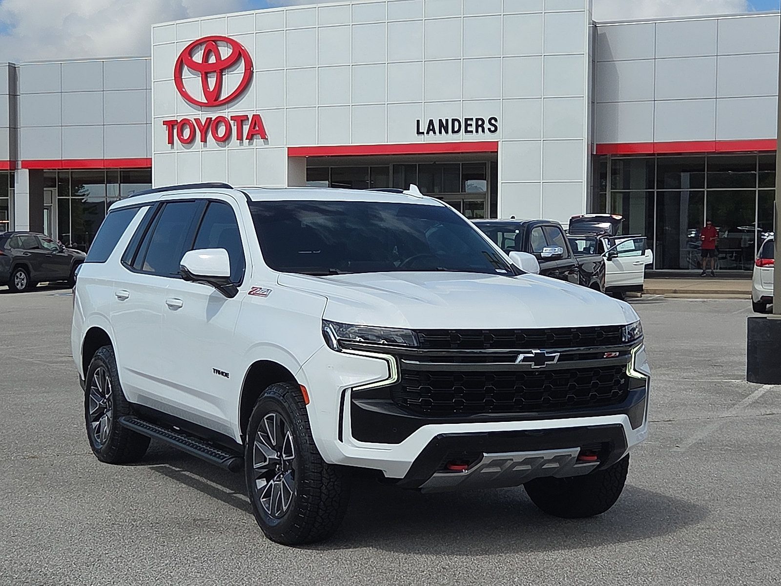 Used 2022 Chevrolet Tahoe Z71 w/ Luxury Package AWD/4WD image 1