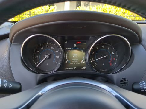 Used 2018 Jaguar F-PACE Prestige image 33