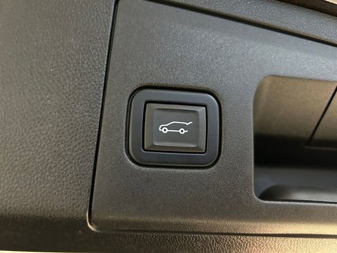 Used 2022 Cadillac XT4 Premium Luxury w/ Enhanced Visibility Package image 28